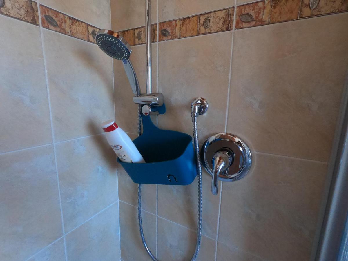 Attico Petfriendly Con Terrazzo, Via Del Borgo Apartment Montesilvano Bagian luar foto