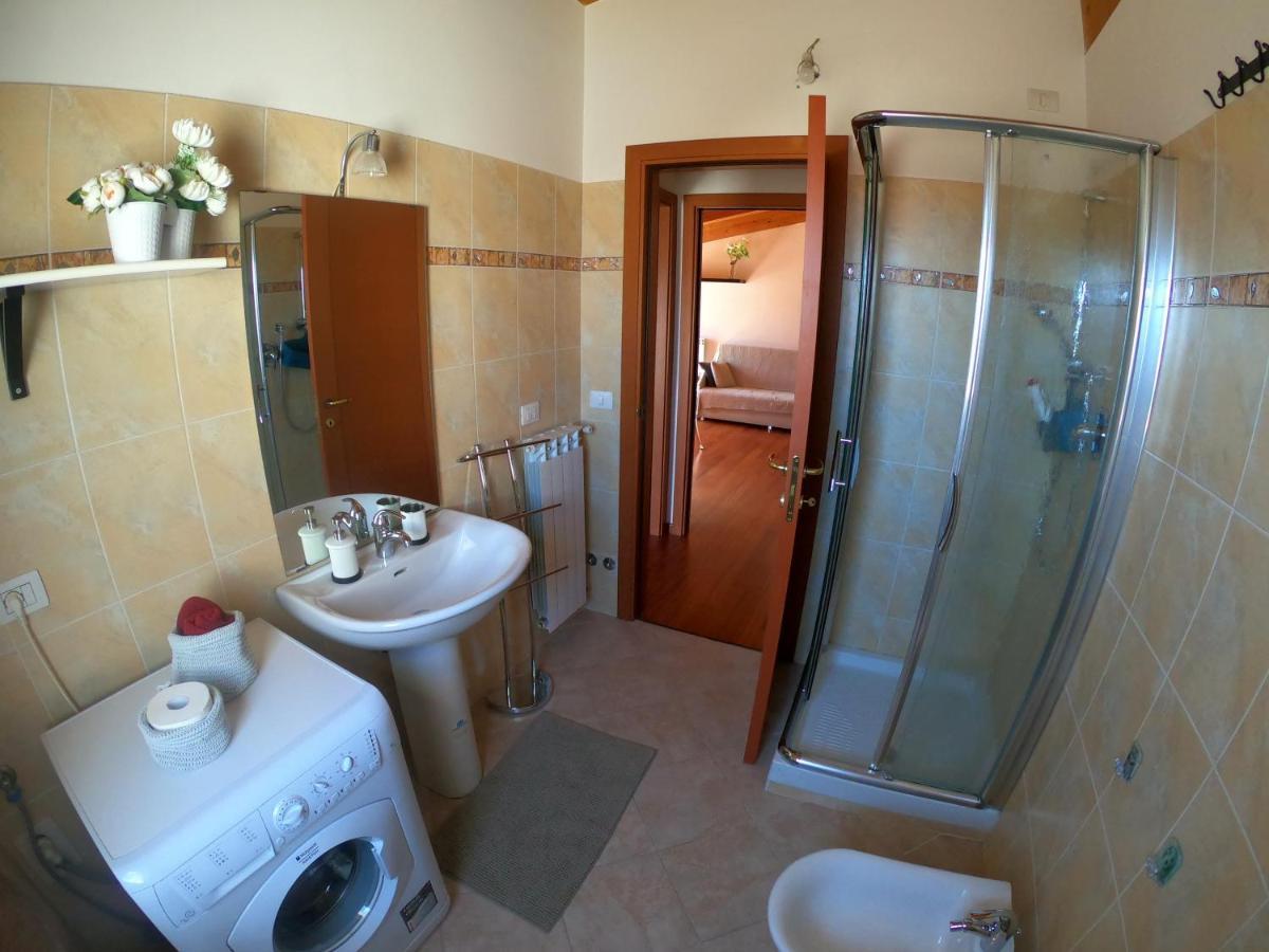 Attico Petfriendly Con Terrazzo, Via Del Borgo Apartment Montesilvano Bagian luar foto