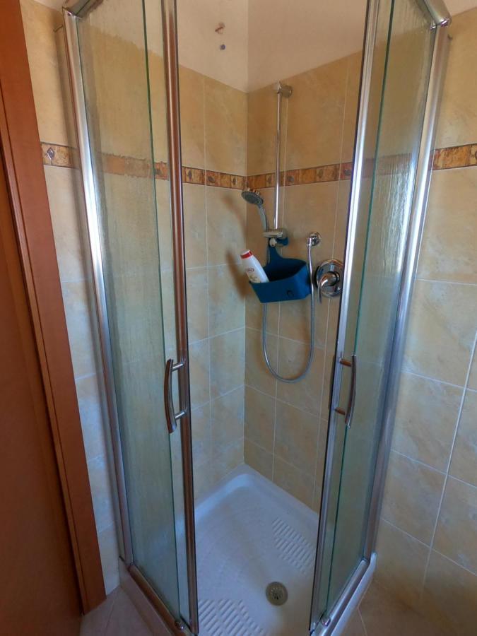 Attico Petfriendly Con Terrazzo, Via Del Borgo Apartment Montesilvano Bagian luar foto