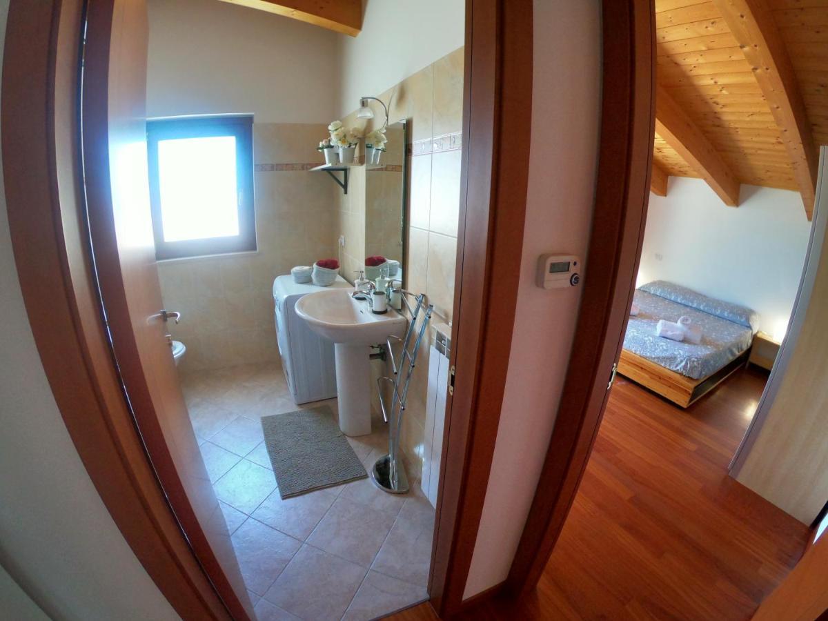 Attico Petfriendly Con Terrazzo, Via Del Borgo Apartment Montesilvano Bagian luar foto
